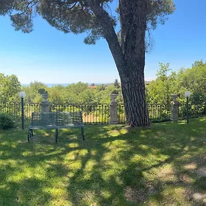 Casa vacanze Ridente Immersa Nel E Nella Quiete, Zafferana Etnea
